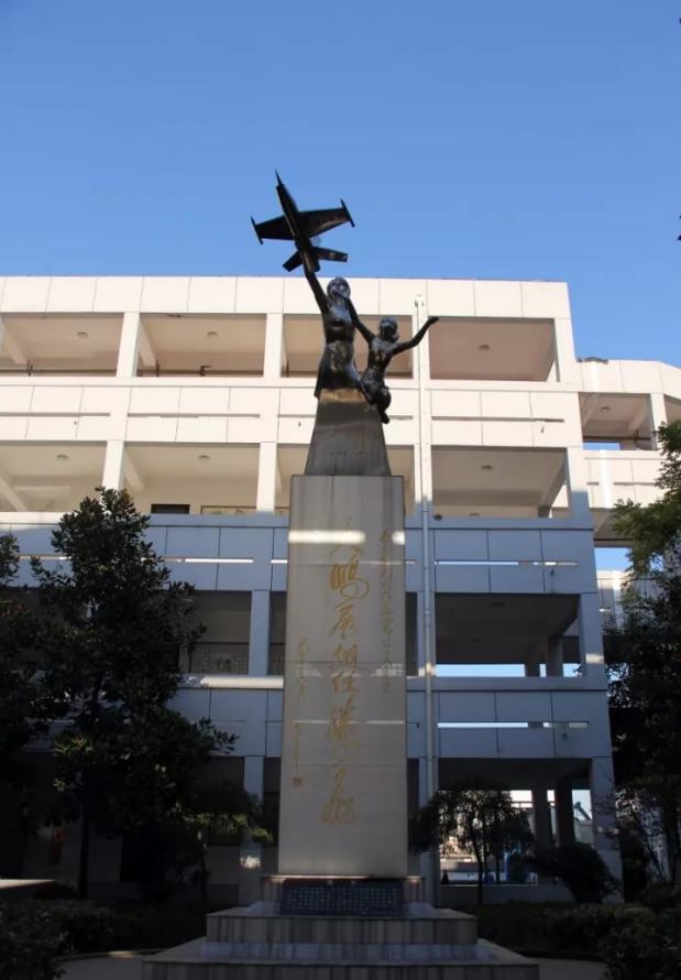 姜小雕塑.jpg