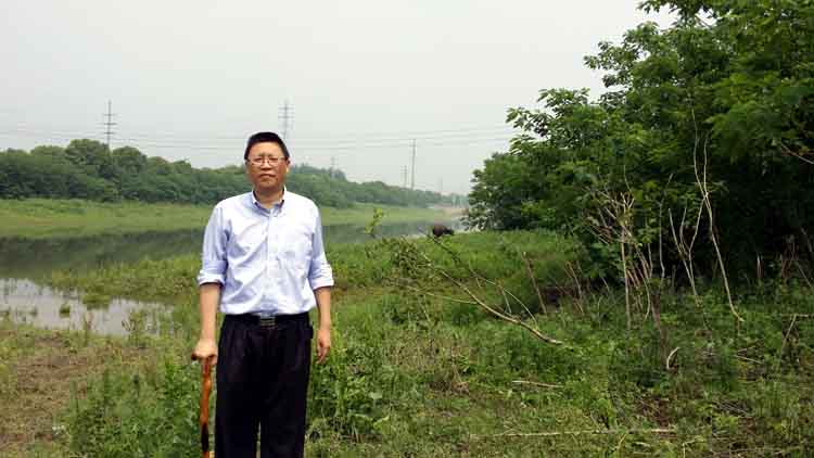 2015龙门桥留影拐杖.jpg