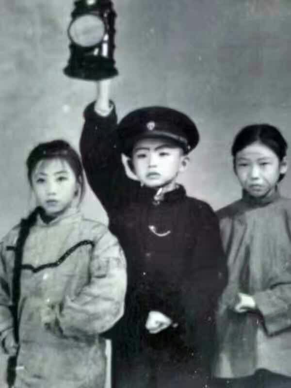 红灯记造型李爱萍洪流刘迅.jpg
