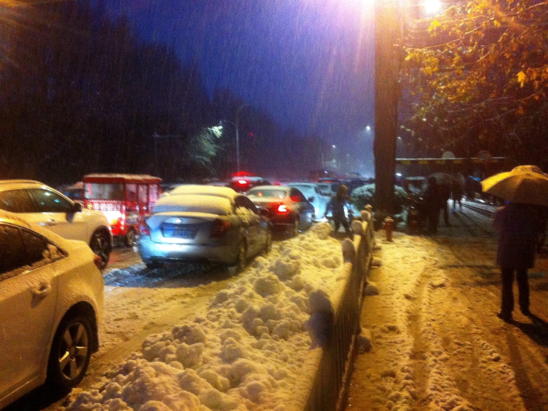 而下在城里的雪，