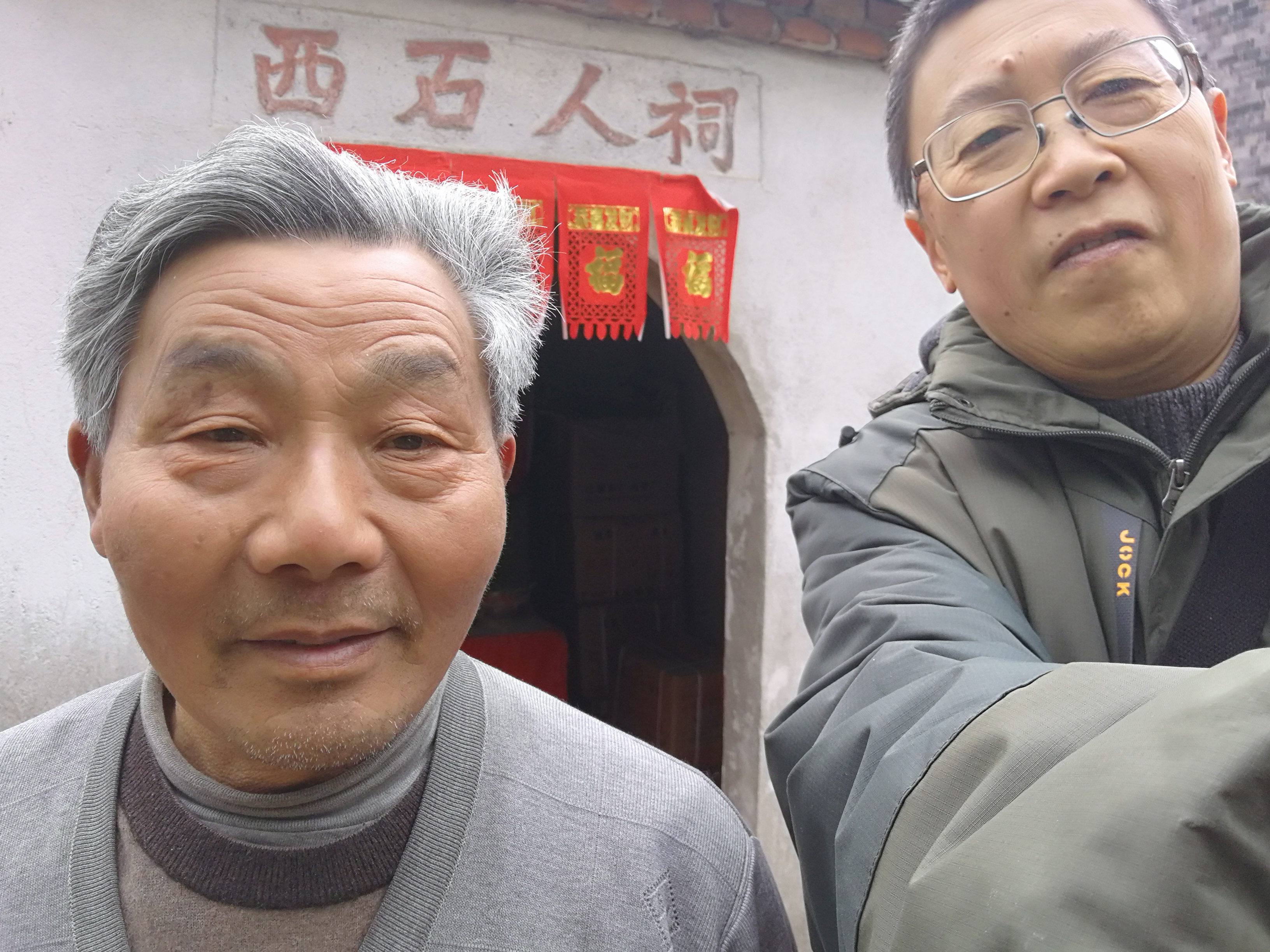 与杨锦朝合影.jpg