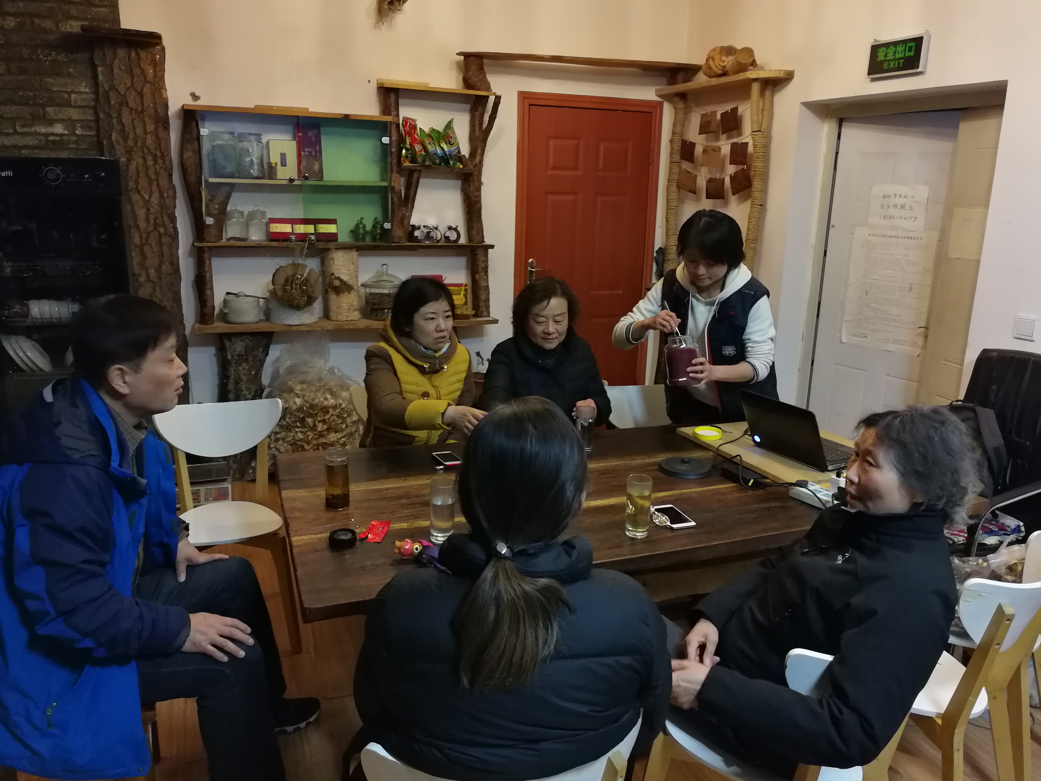6在民宿喝茶.jpg