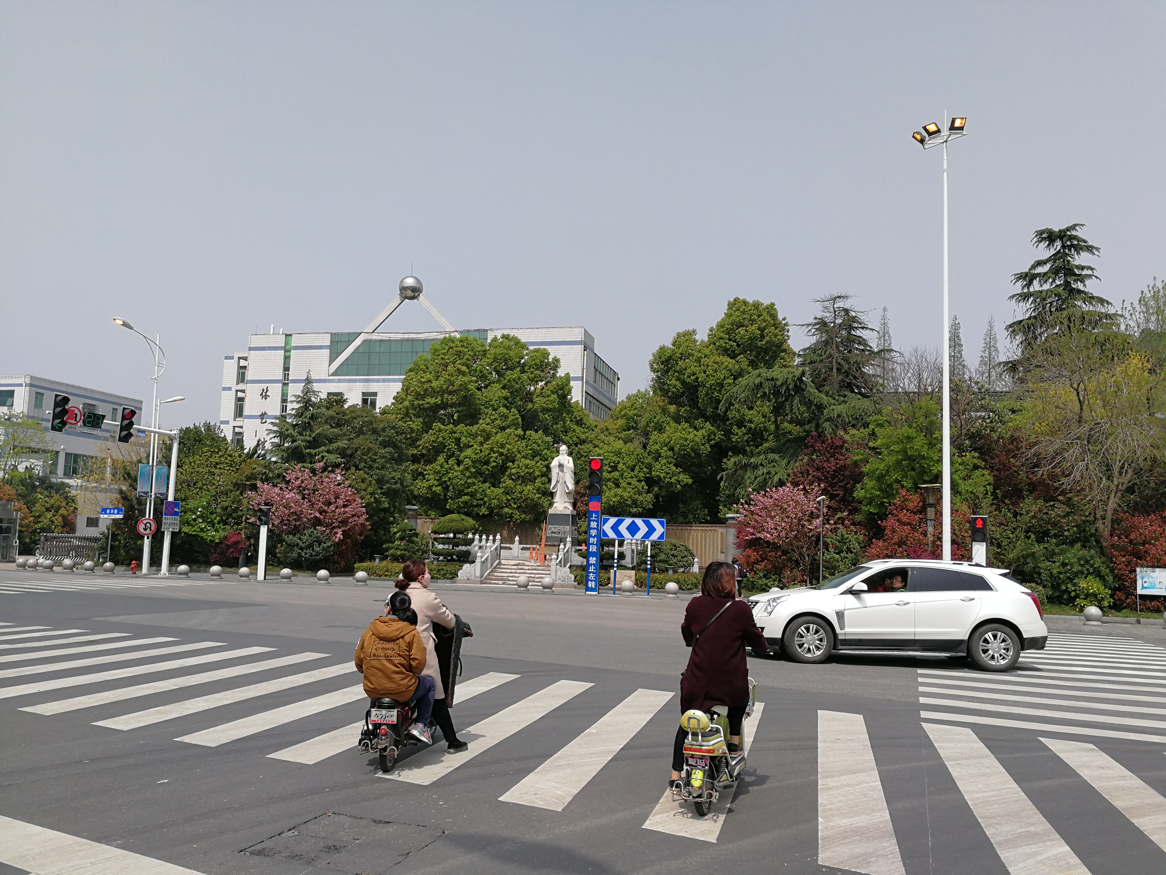 孔子像.jpg