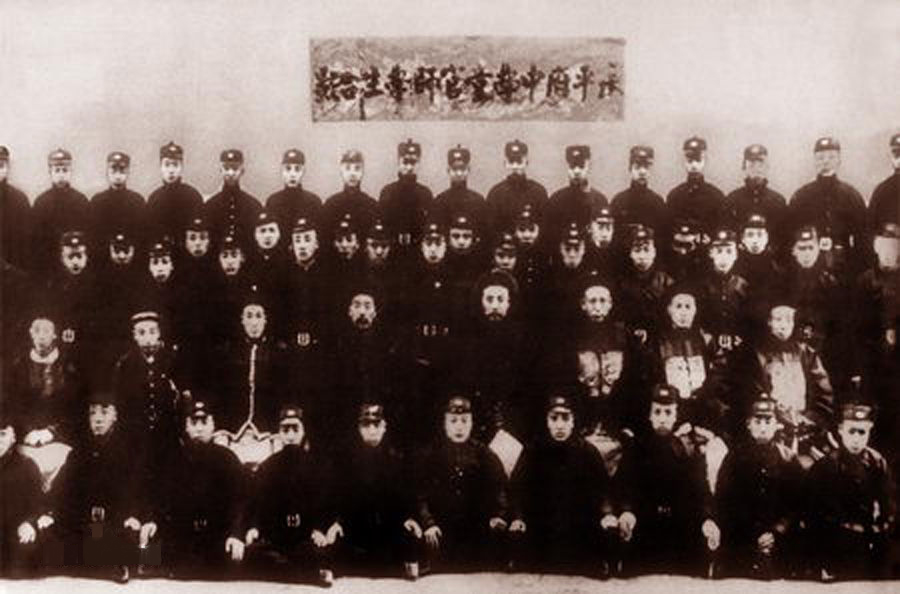 李大钊毕业照.jpg