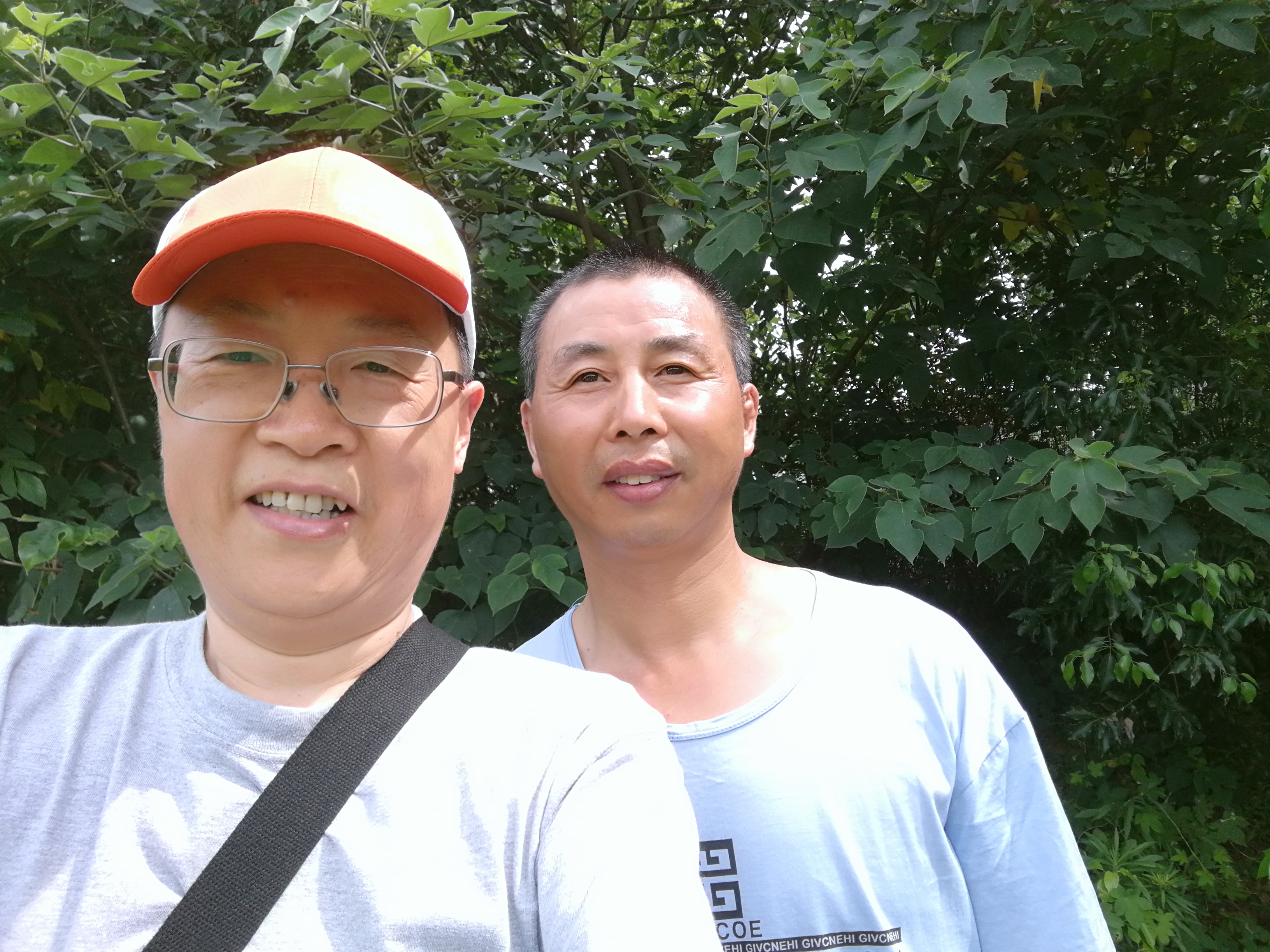 与巫福平合影.jpg
