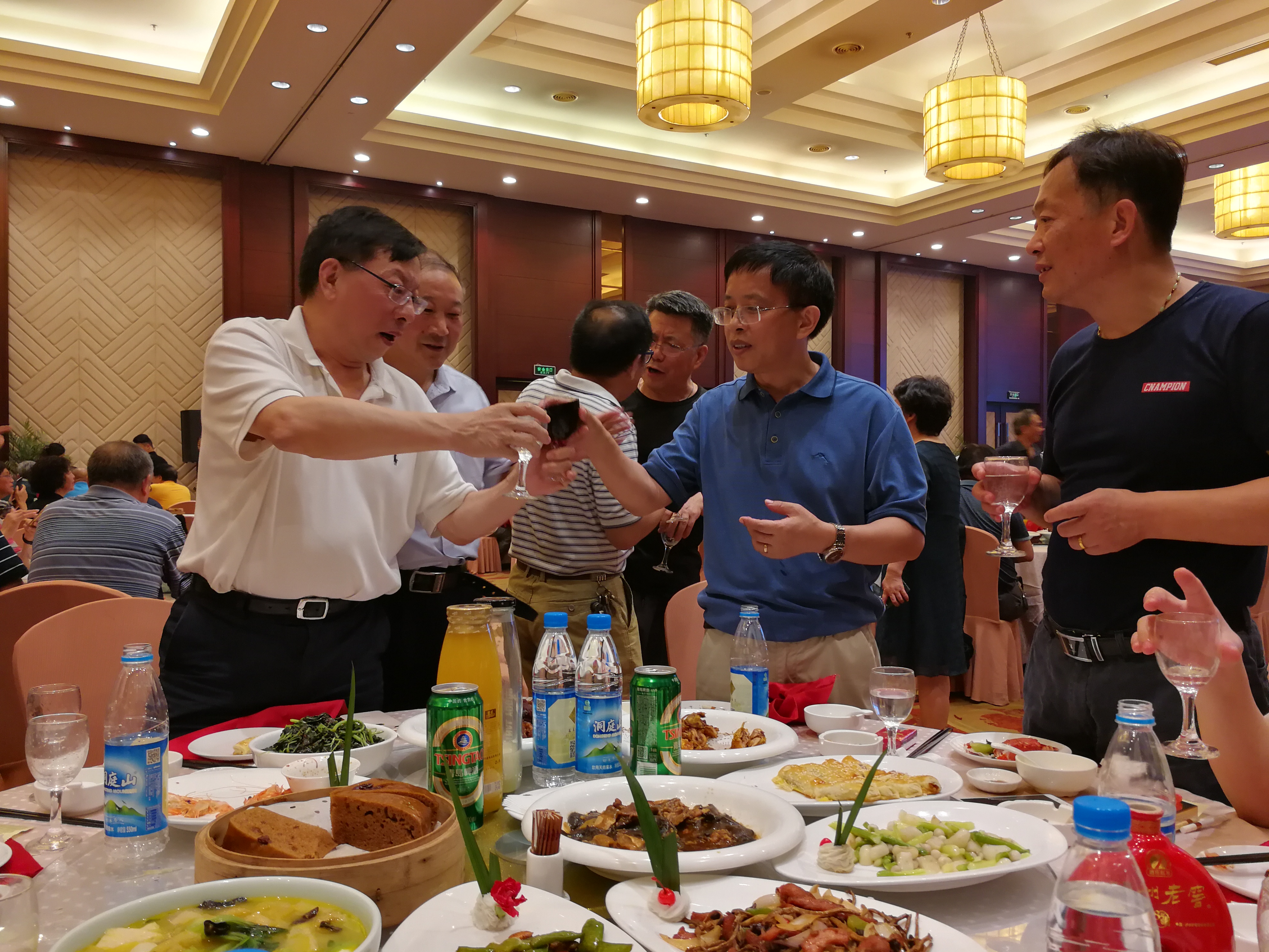 王振明赵裕兴敬酒.jpg