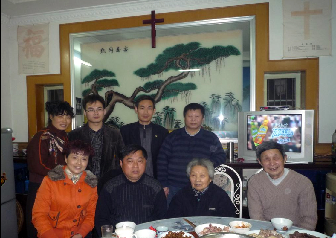 姜堰卞氏合影.jpg