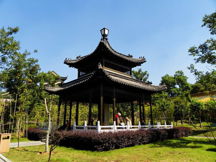 南京朝天宫卞壸墓碣亭.jpg