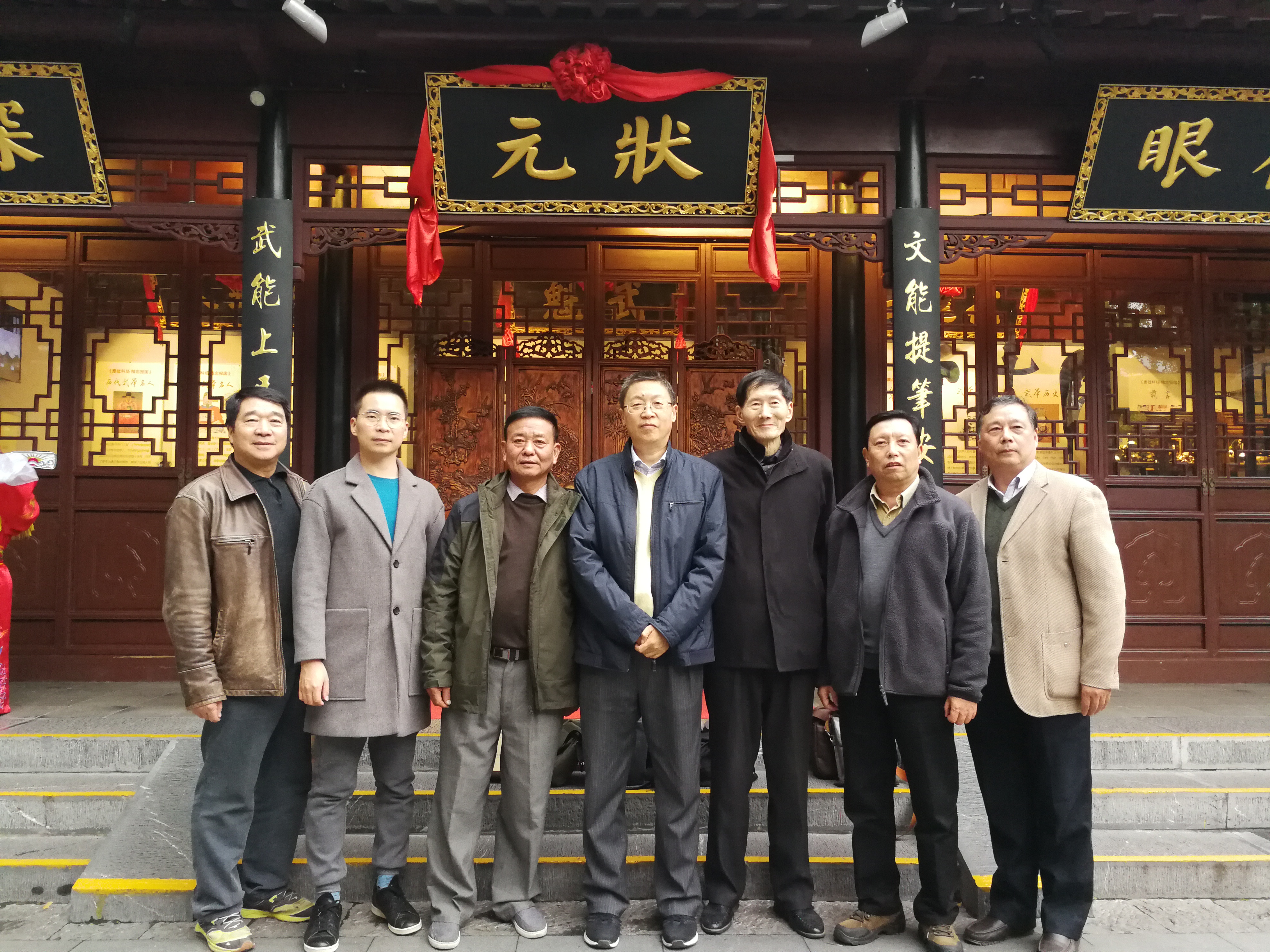 扬州来人合影.jpg