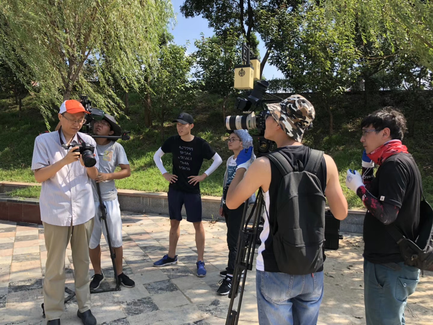 胥浦河拍摄间隙（刘玉福摄）.jpg