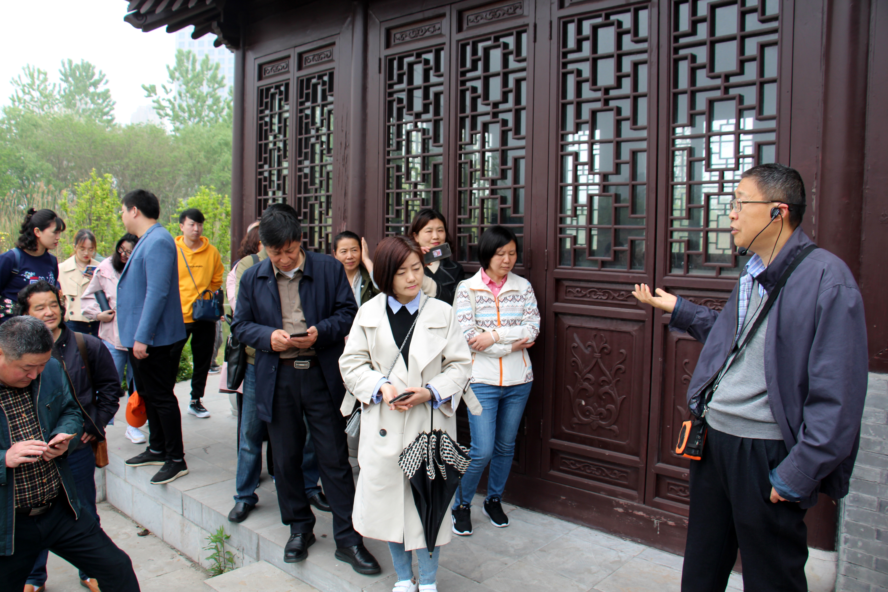 东坡榭讲解.JPG