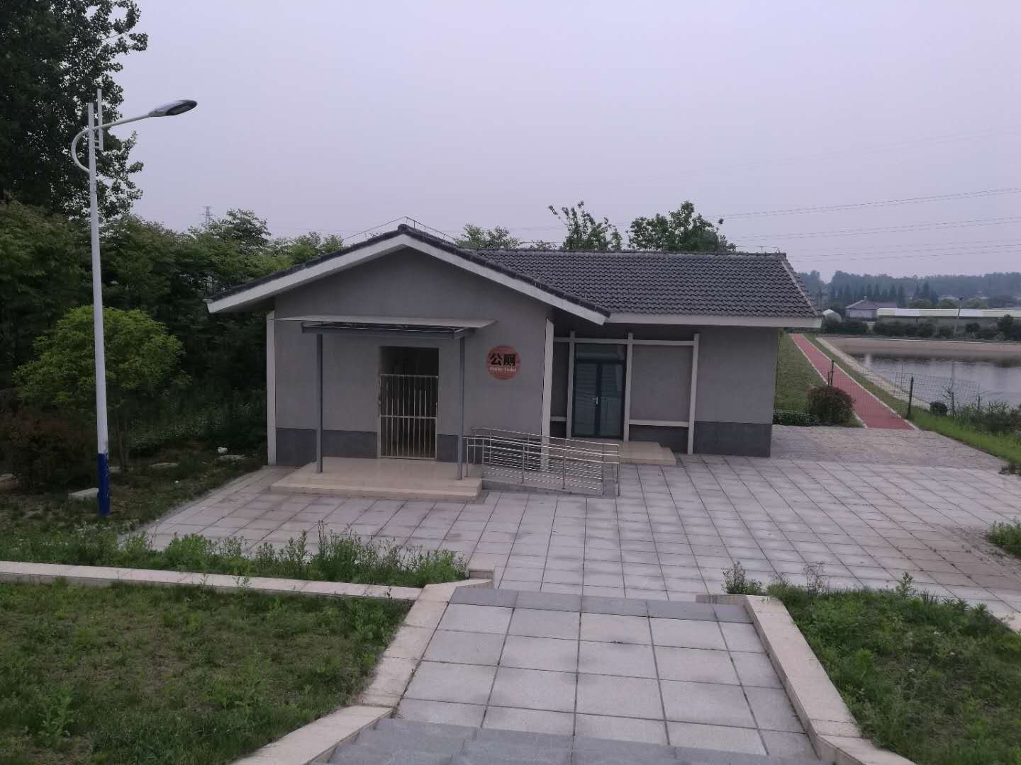 1081186879.jpg