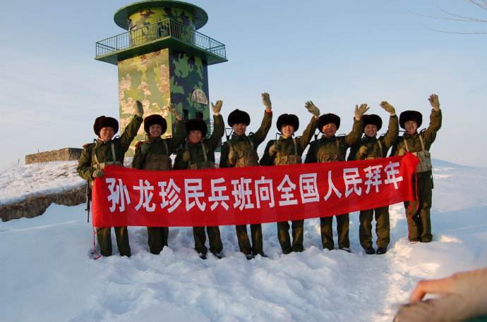 孙龙珍民兵班在小白杨哨所训练.jpg
