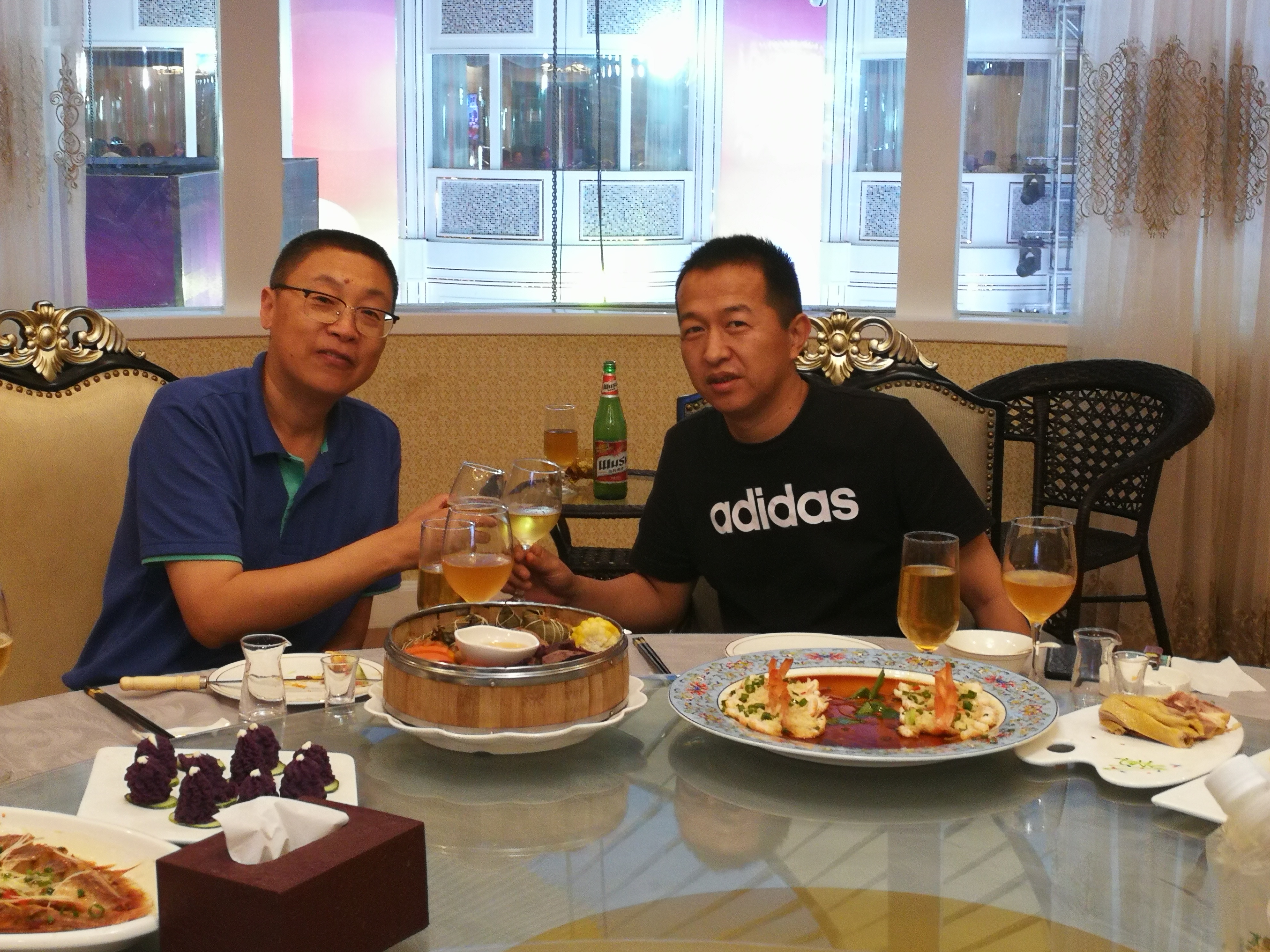 7-7与徐辉干杯.jpg