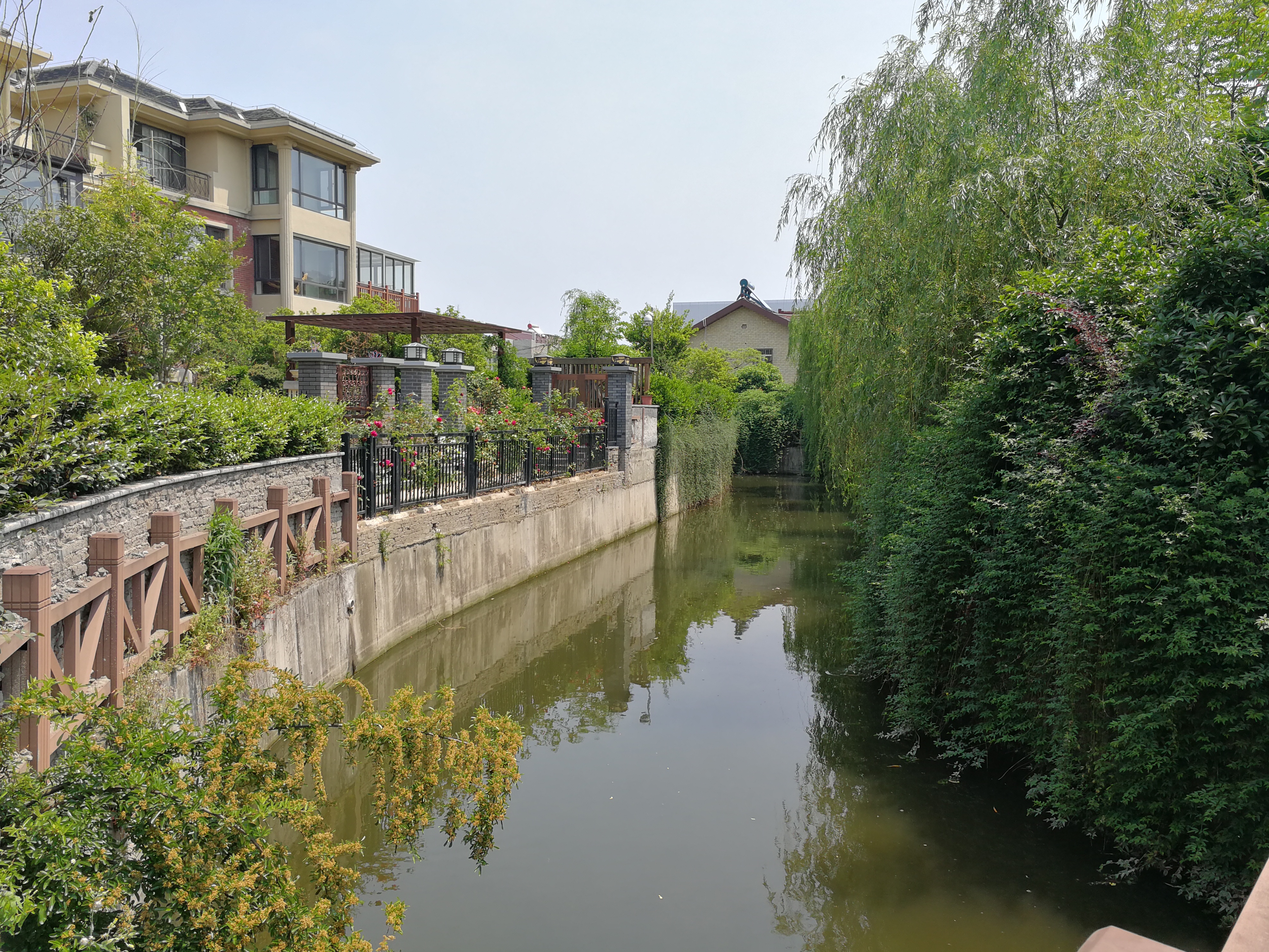 海德花园内河道.jpg