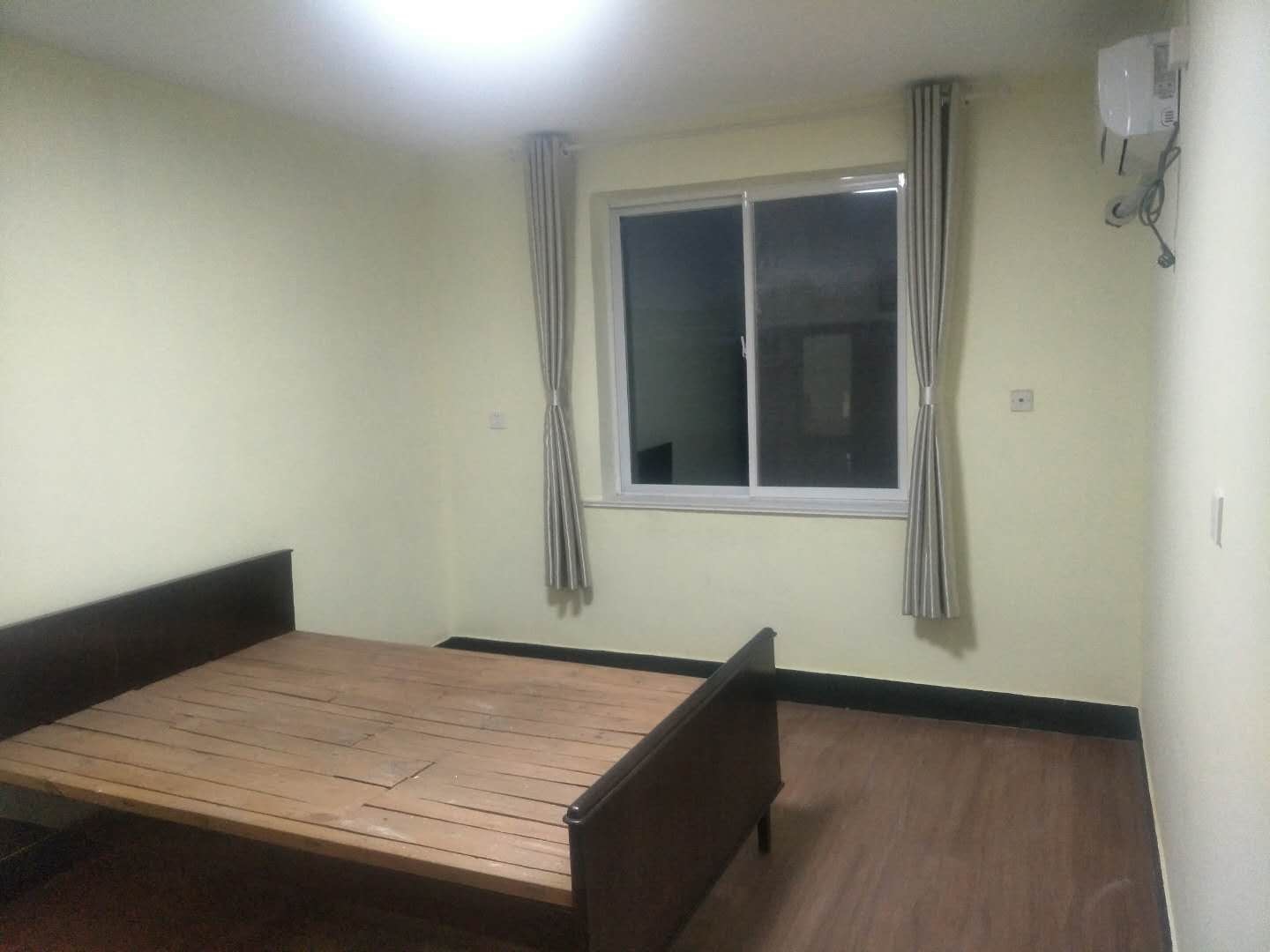 141434up5za8kz2zq778op.jpg