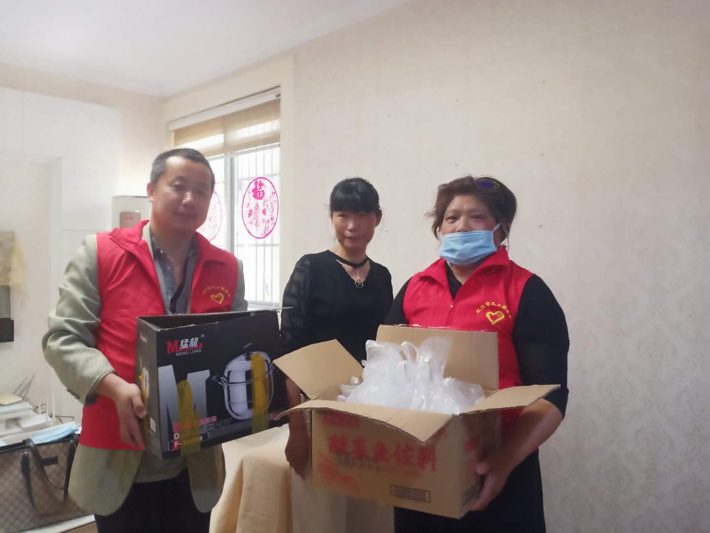 献血达人赵芝兰捐鸡蛋200个.jpg