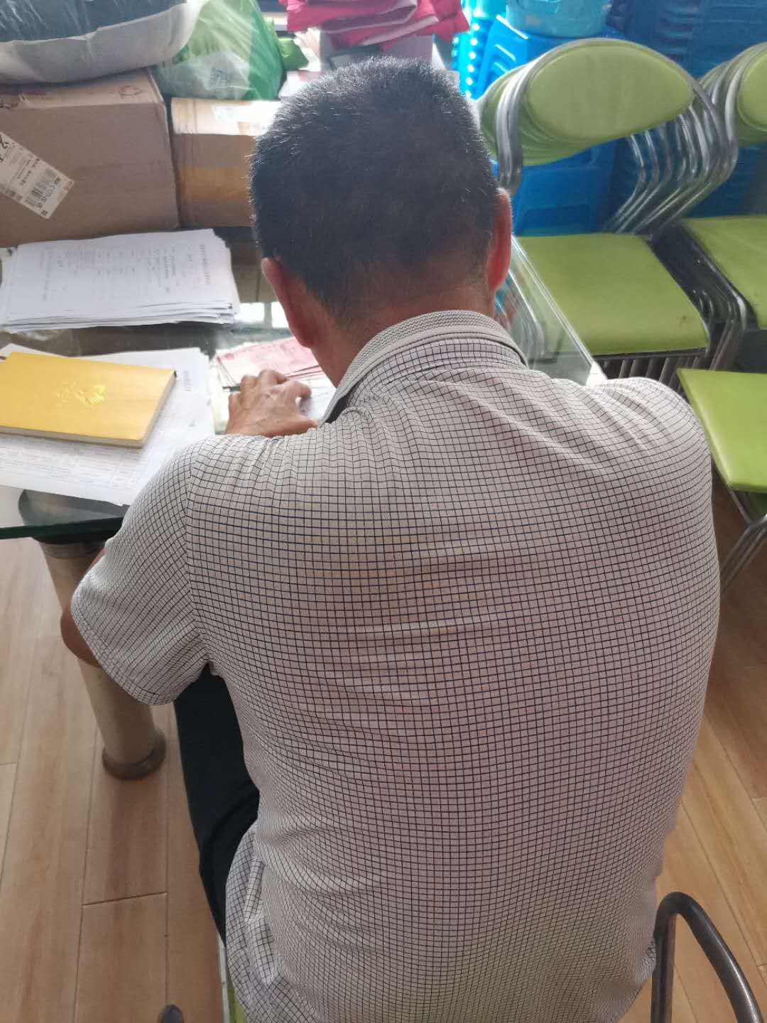 吴万翔领助学款.jpg