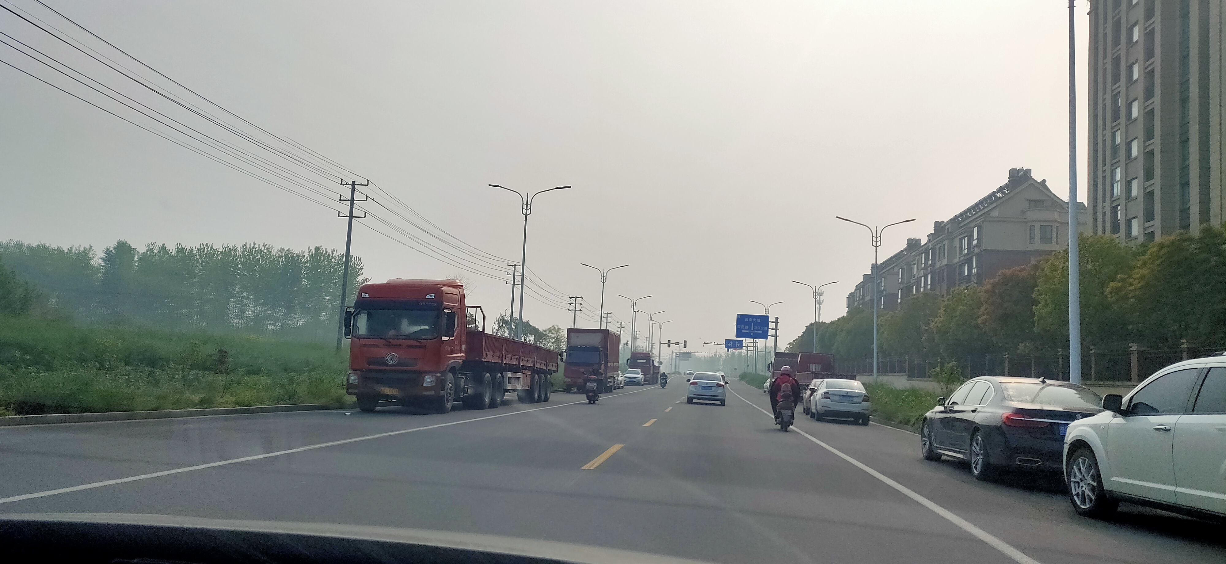 翡翠湾车辆占道3.jpg