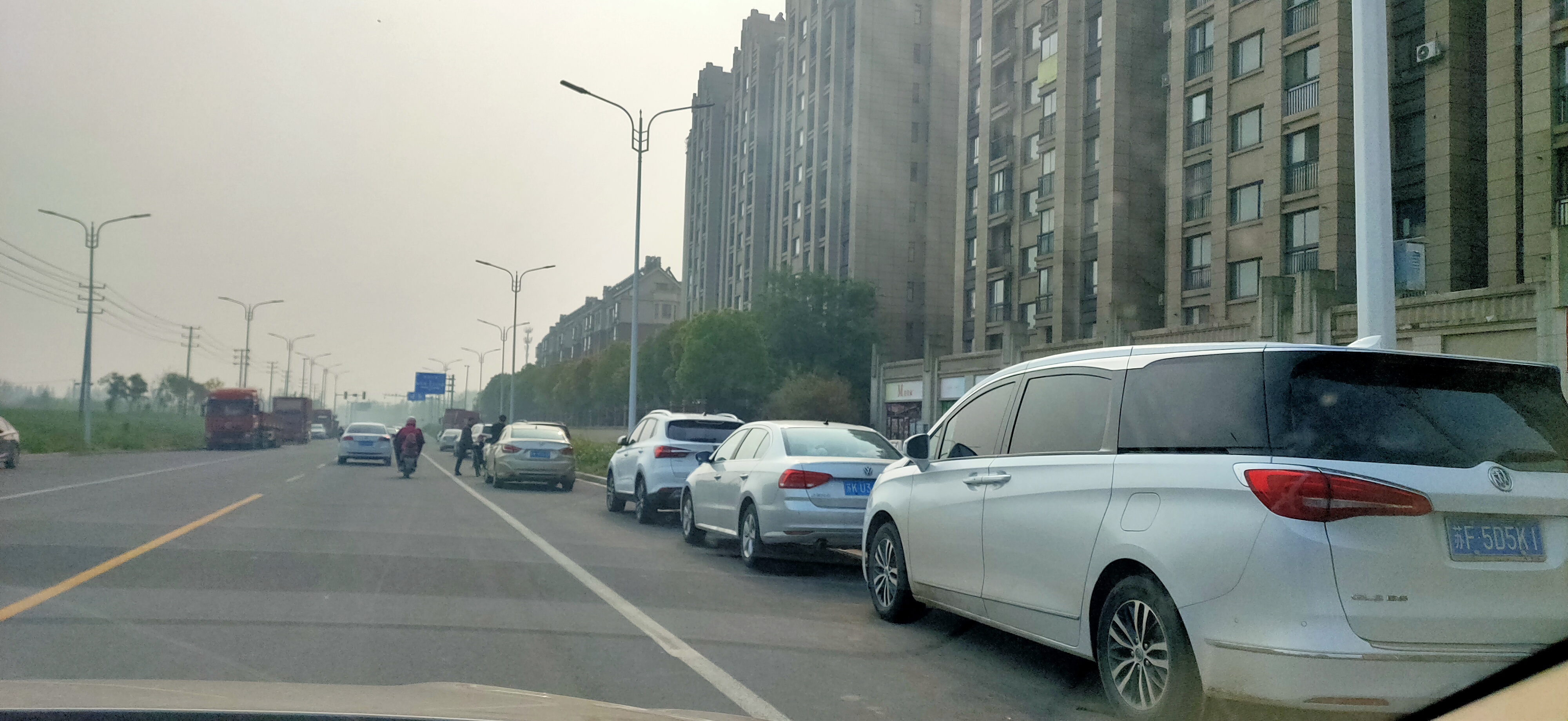 翡翠湾车辆占道4.jpg