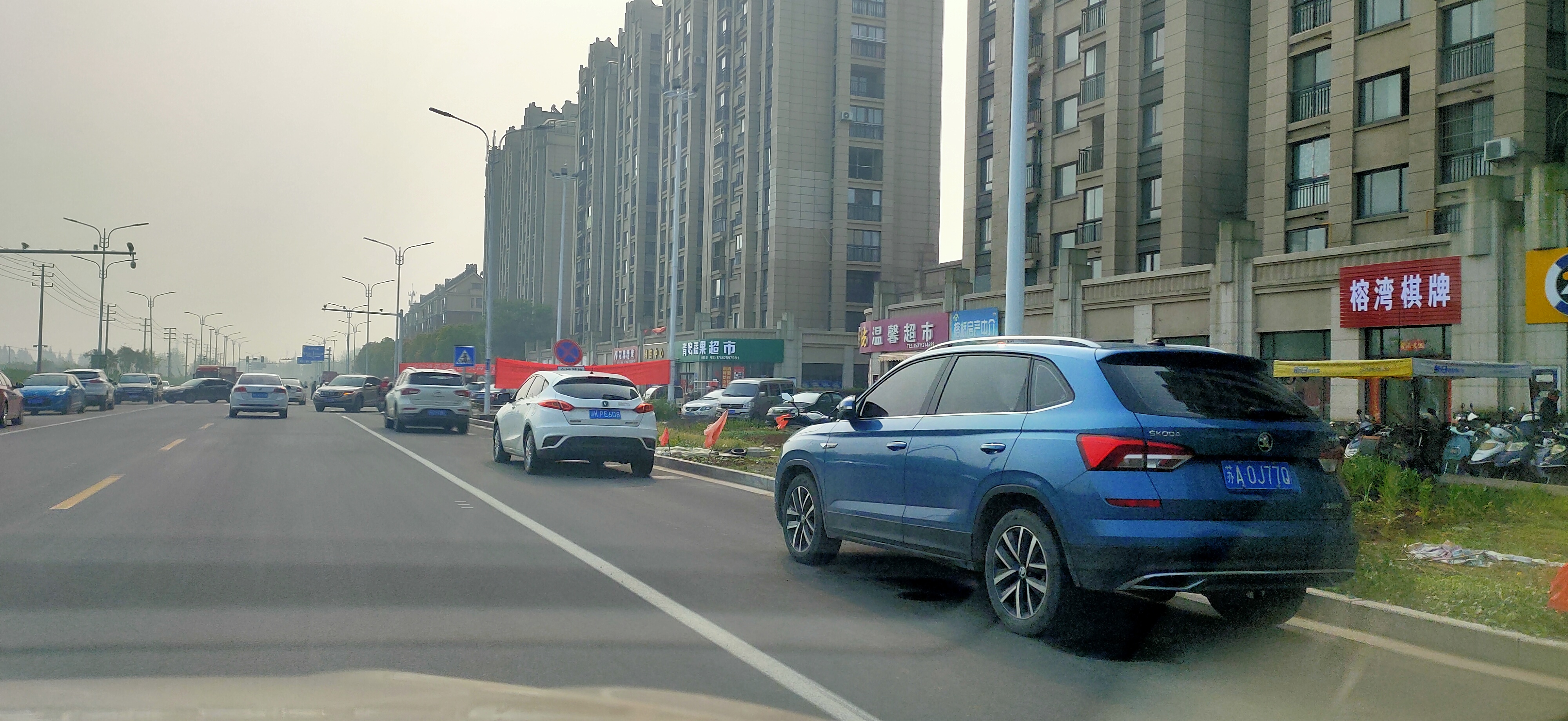 翡翠湾车辆占道5.jpg