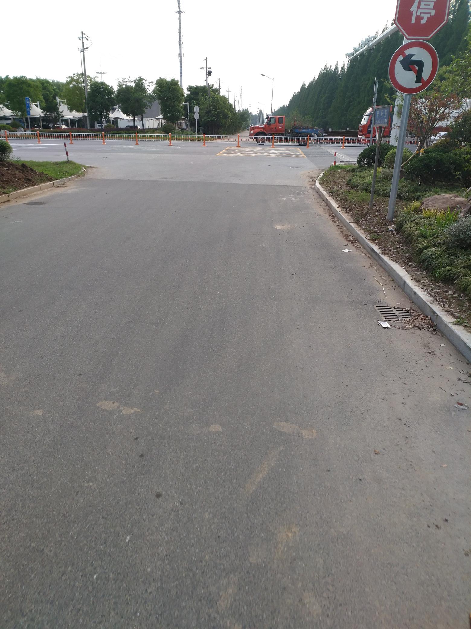 路口禁左