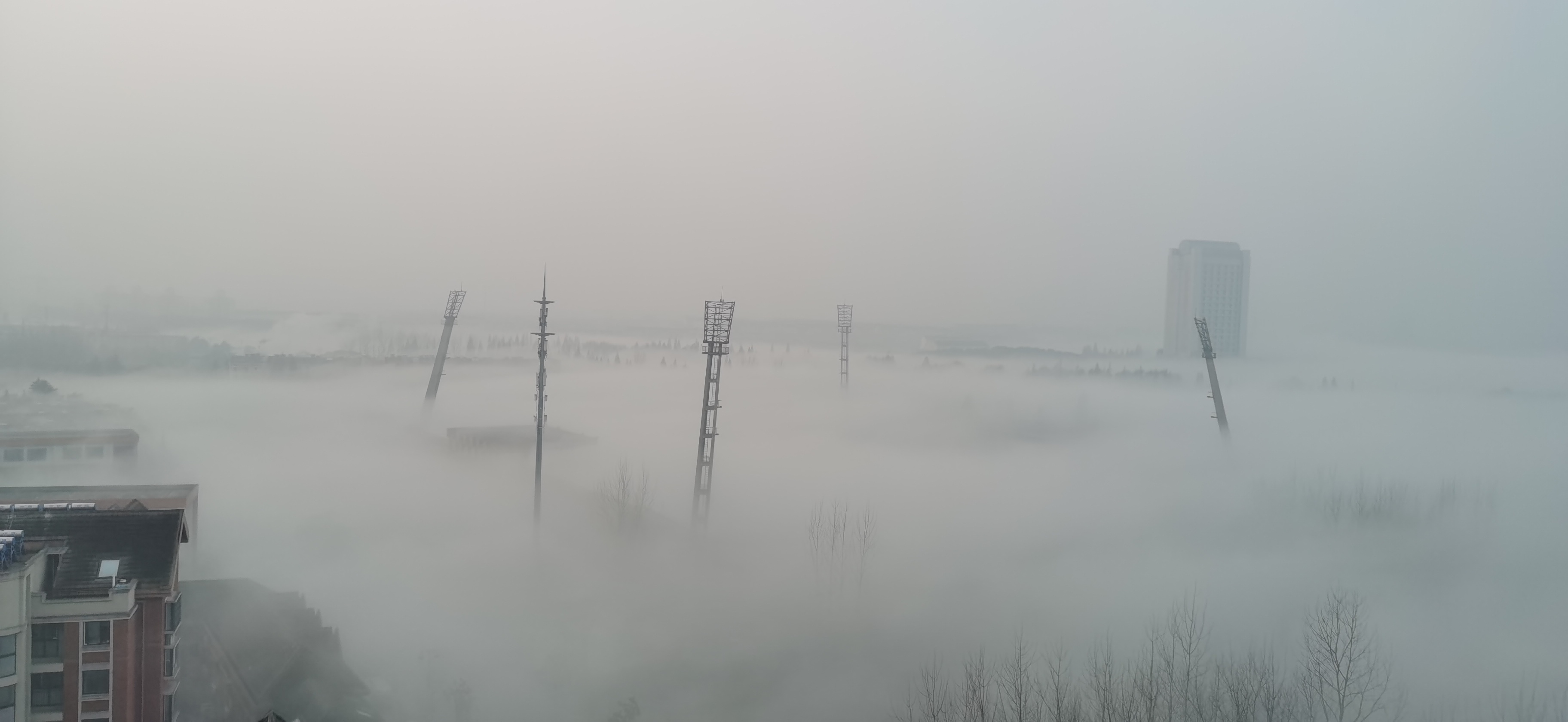 不常见的窗外