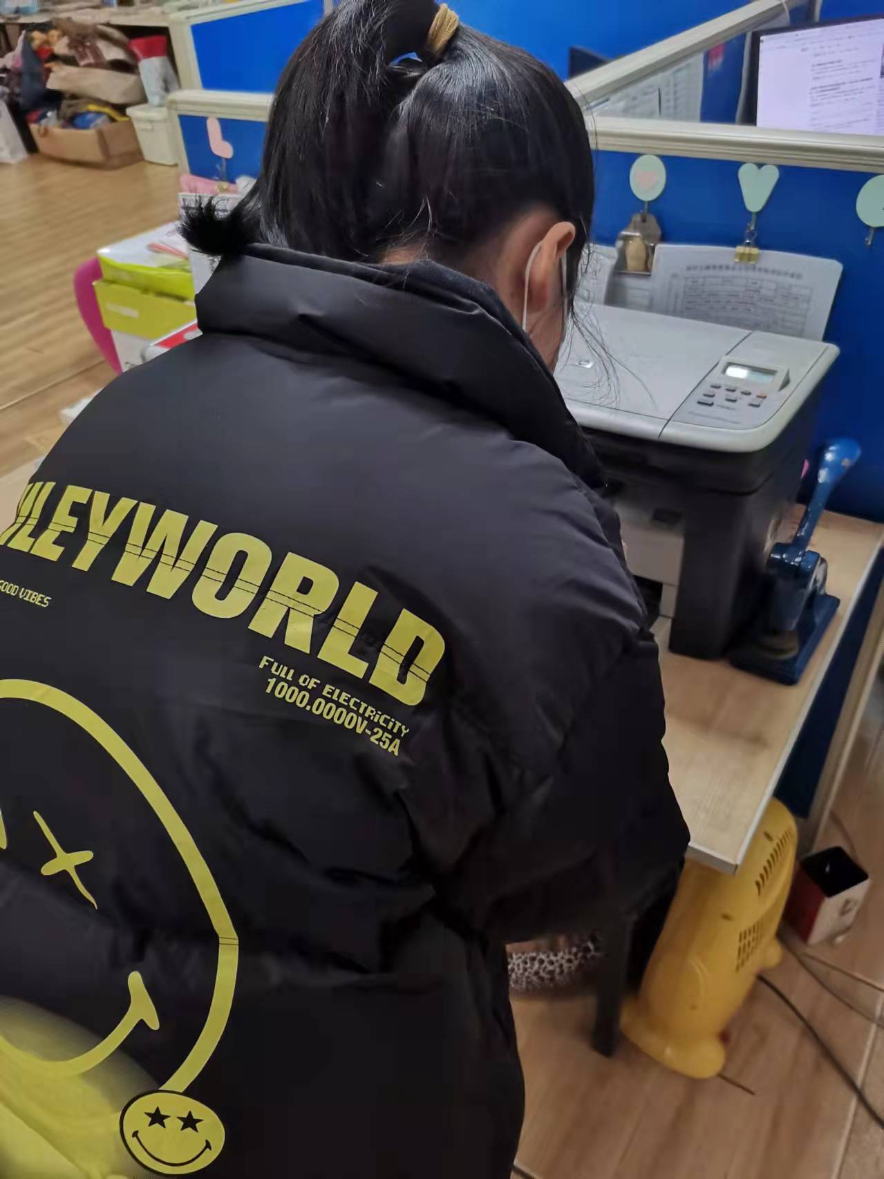 爱心人士捐赠衣物1.jpg