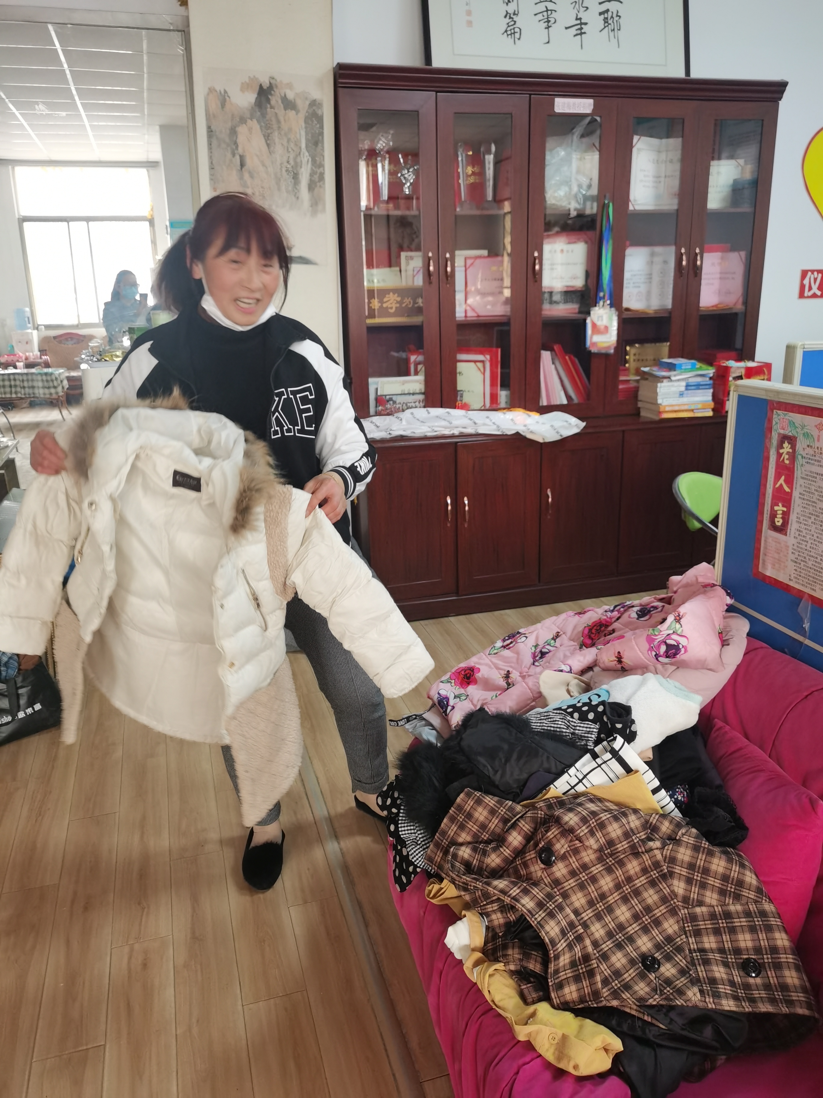 物资捐赠.jpg