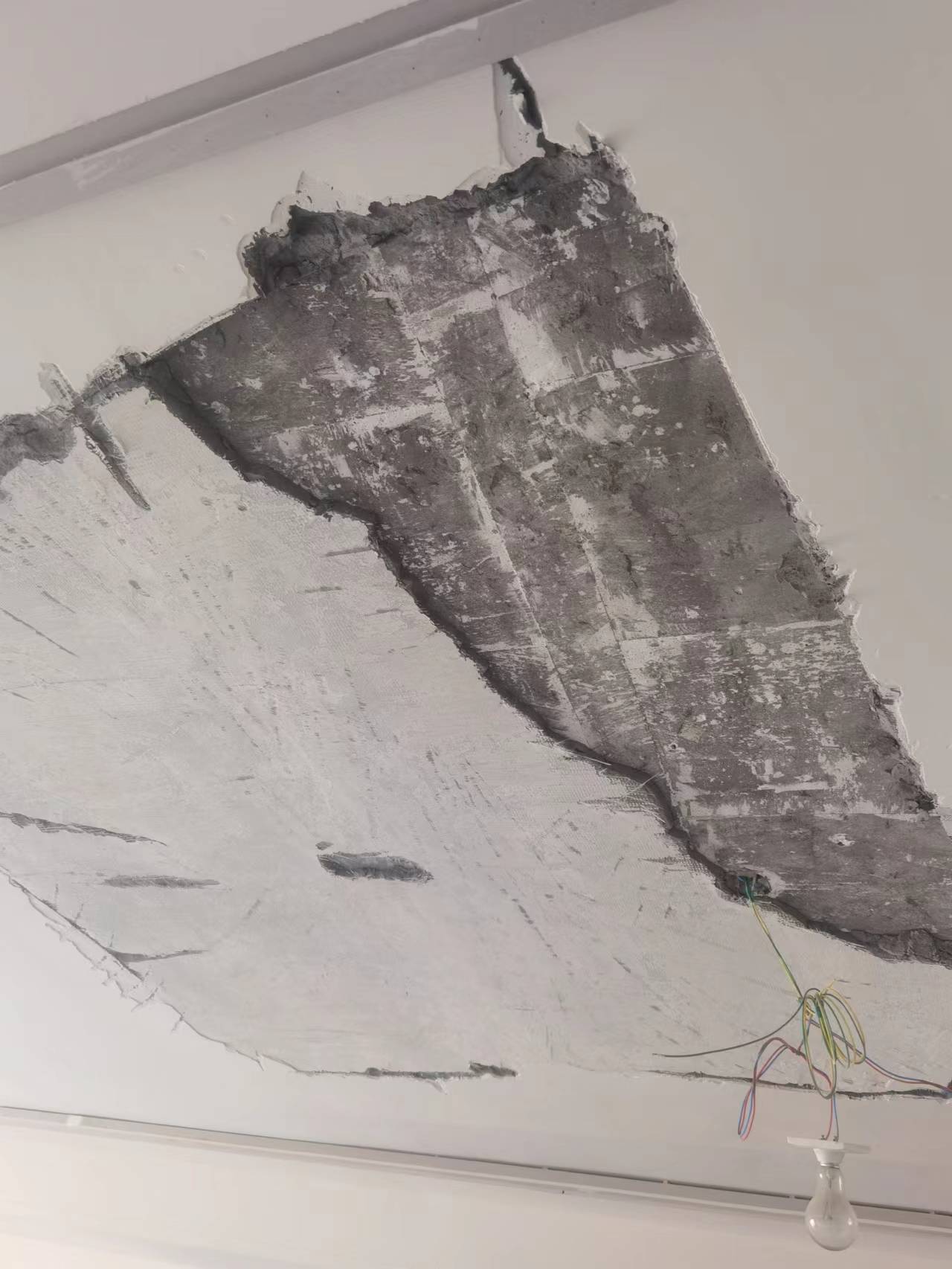 粉层和浇筑层脱离