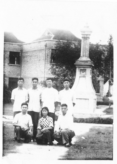 扬州中学纪念塔.jpg