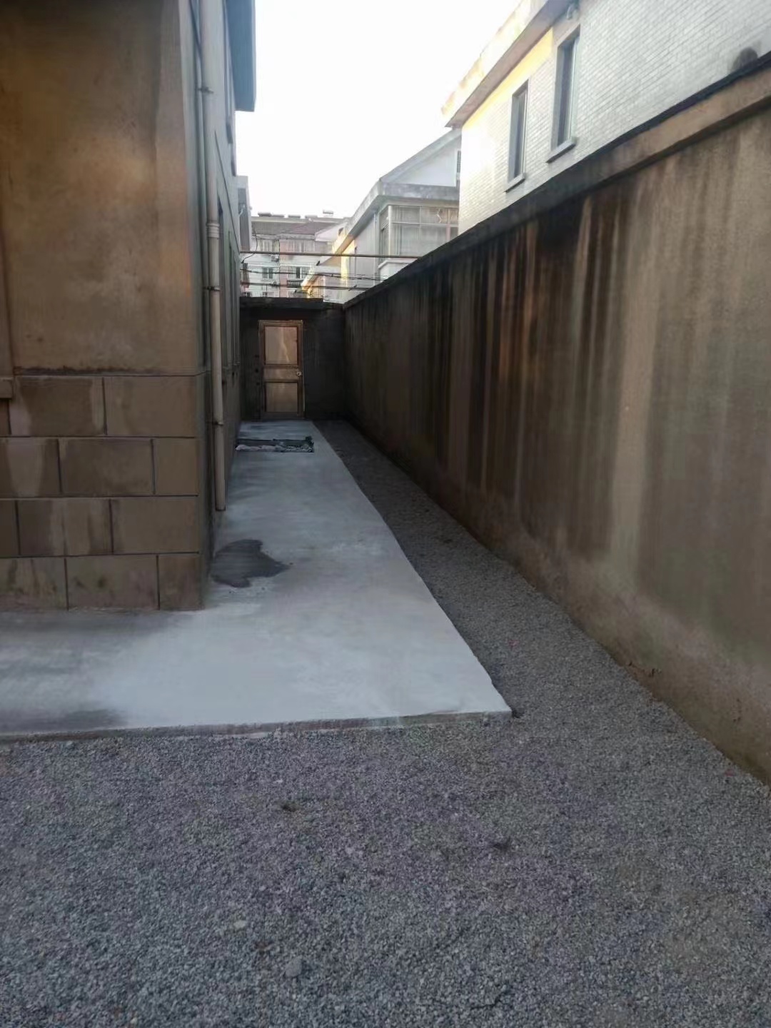 112158ex2ltvlhe24dxdtl.jpg