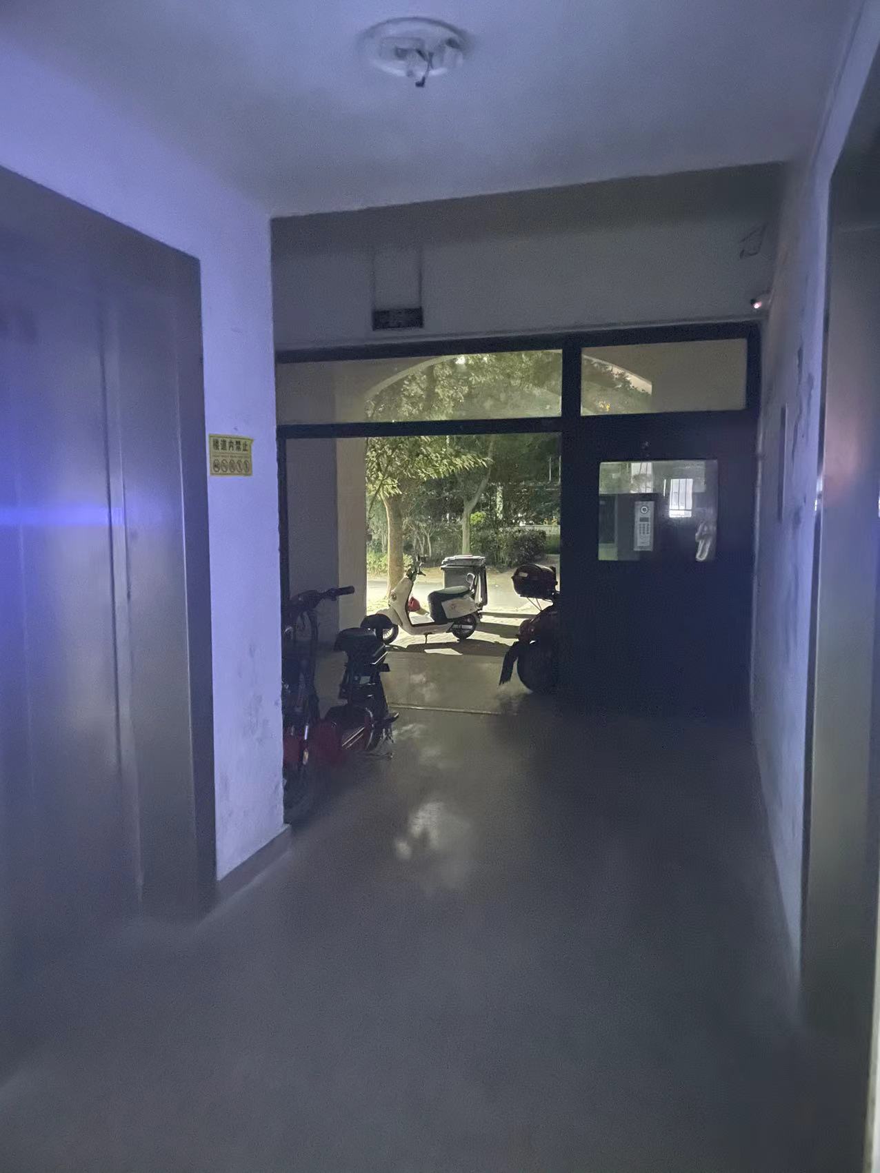 电梯口