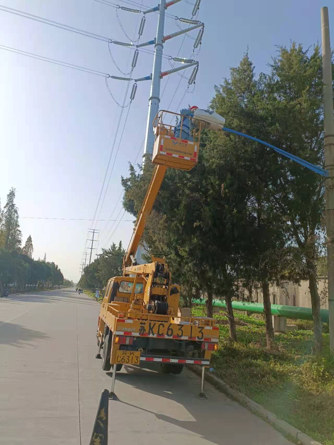 仪化路灯.jpg