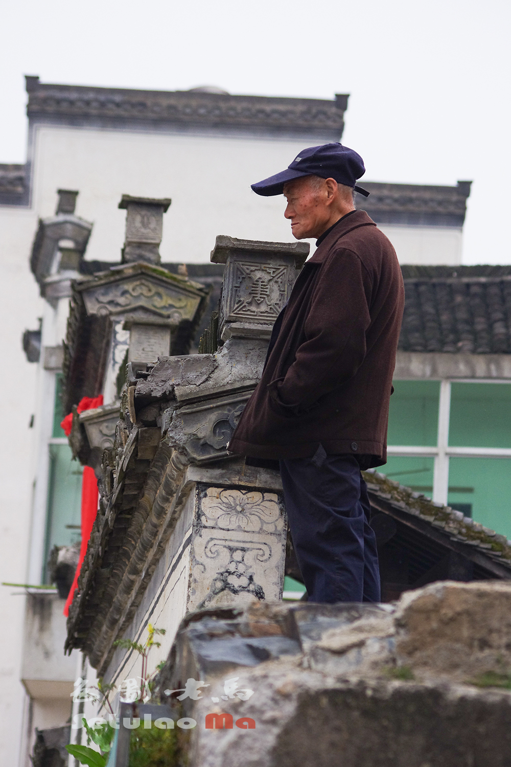 “骑”花墙 拷贝.jpg