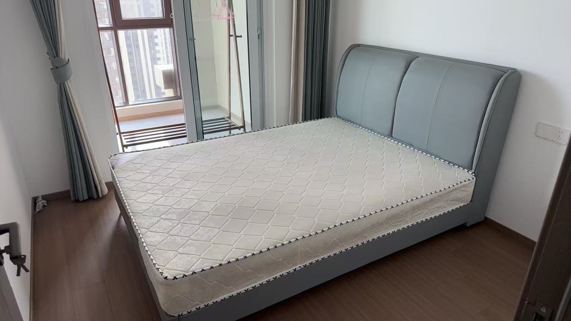 次卧