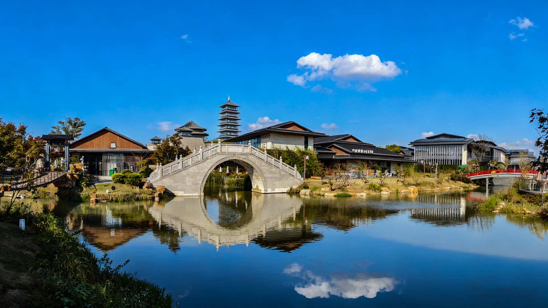 图片运河东侧一条街ccv.jpg