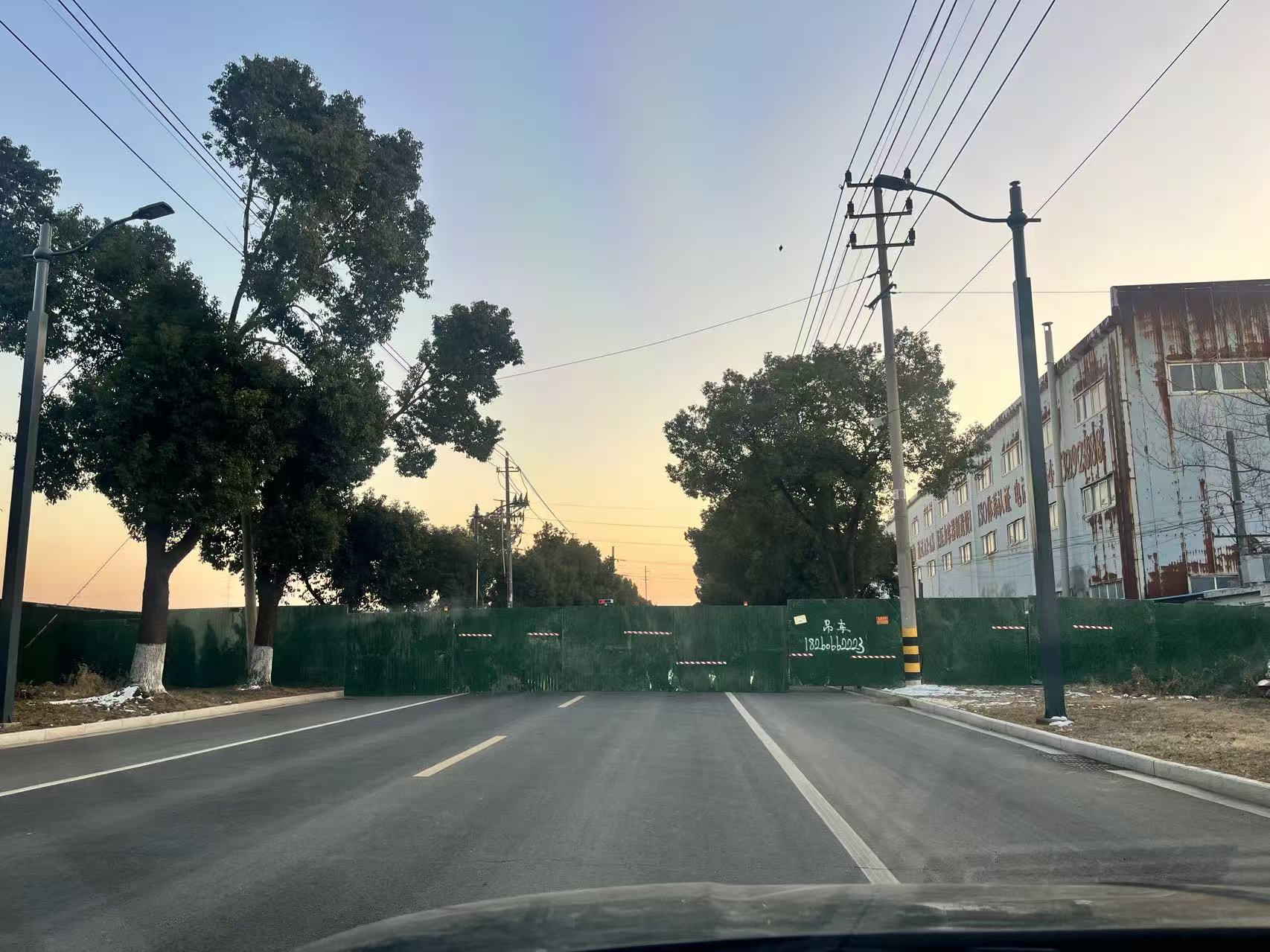 沙州路围挡.jpg
